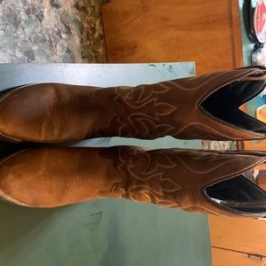 Cowboy boots. Men’s Size 8D.